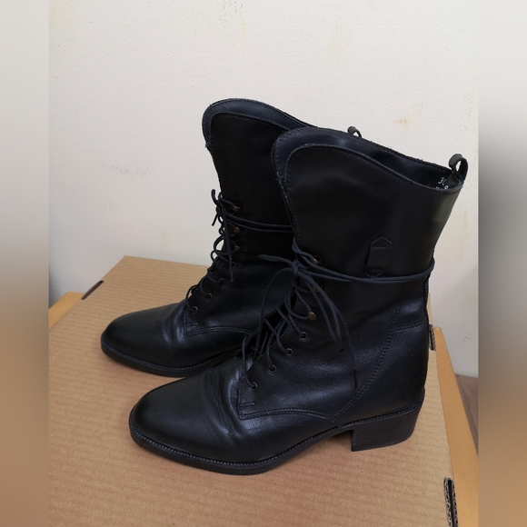 Women Boot - Picture 2 of 5